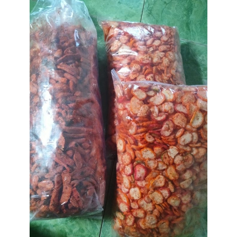 

basreng pedas daun jeruk dan original, kerupuk seblak pedas, kripik usus pedas daun jeruk dan original.