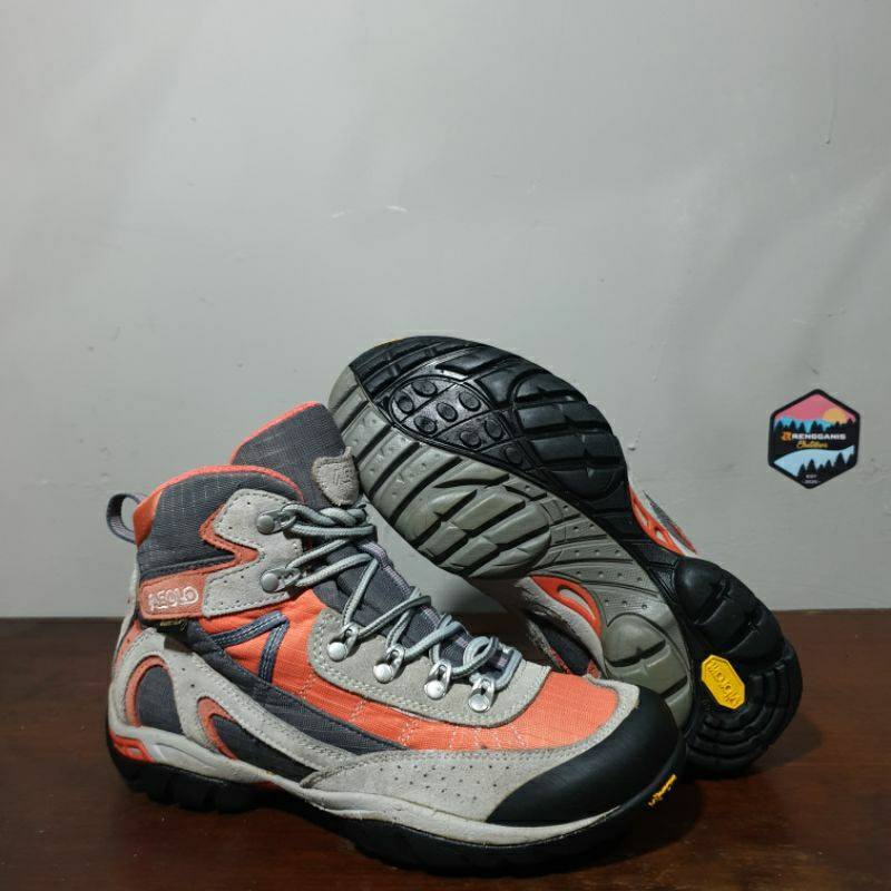 sepatu hiking ASOLO