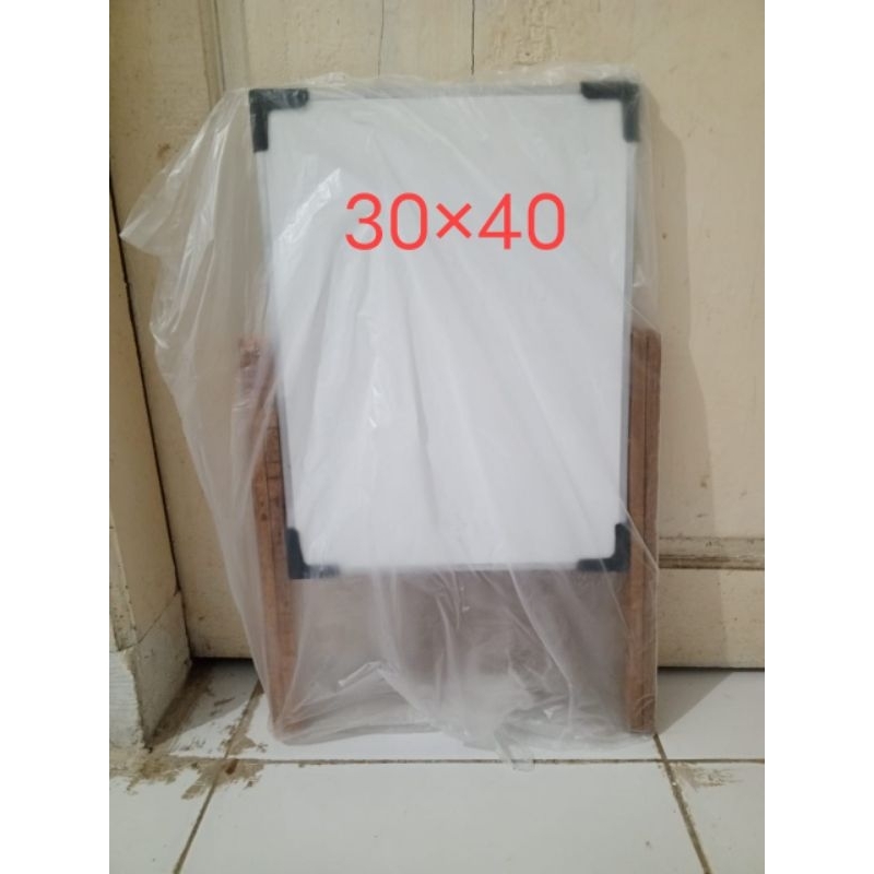 

PAPAN TULIS WHITEBOARD PLUS KAKI KAYU JATI MINI 30×40 LACI