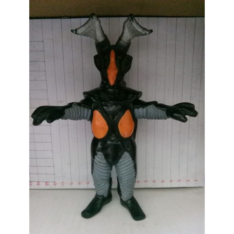 Figure Ultra Monster Ultraman Zetton Original Bandai 18 Cm