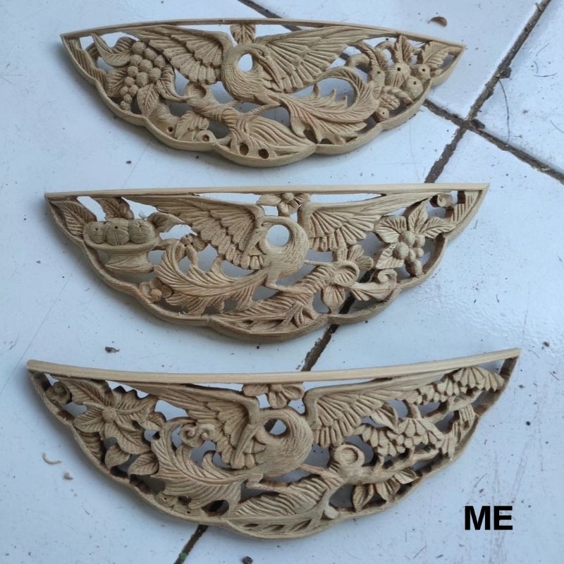 kaki sangkar burung ukir dari bambu