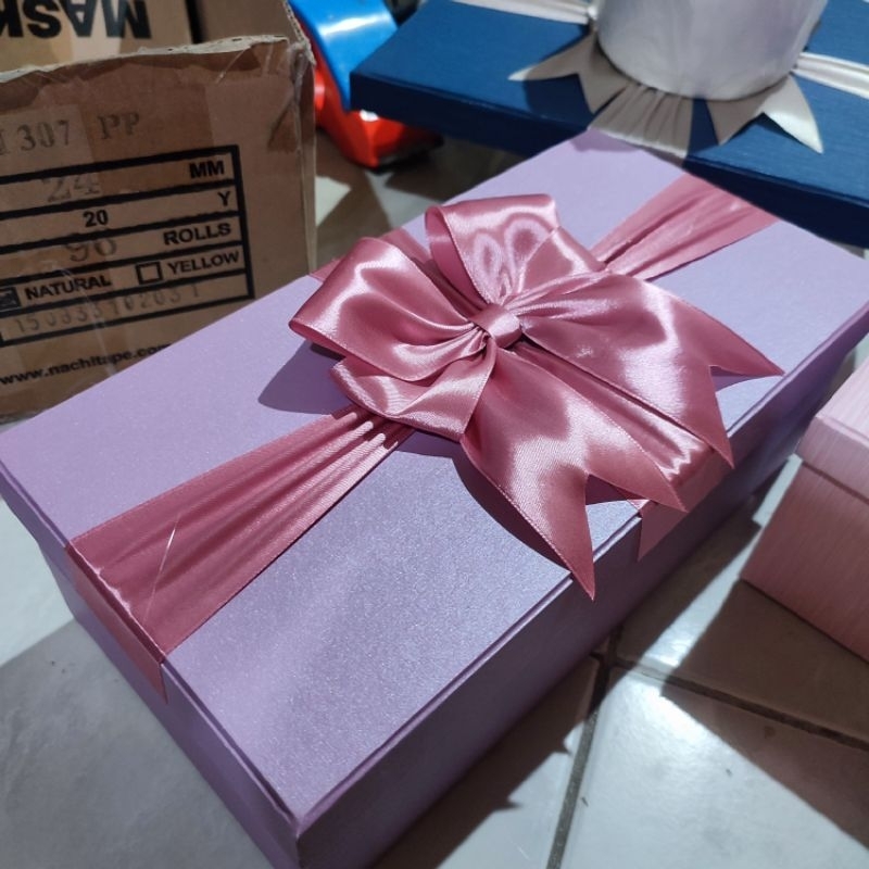 

KOTAK KADO EXCLUSIVE HARDBOX TUMBLER BOTOL HADIAH HAMPERS