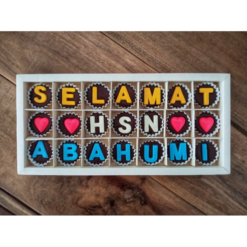 

Kado ulang tahun/anniversary/wedding Cokelat Alfabet (21 huruf)