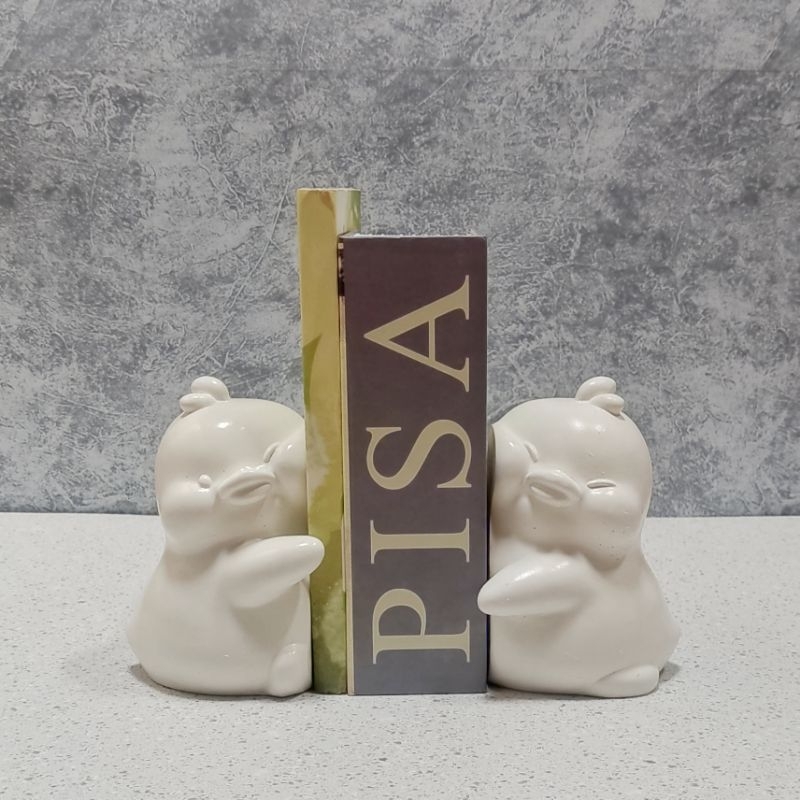 

Penyanggah Buku | Hiasan Meja | Penguin Shaped | Concrete Bookend