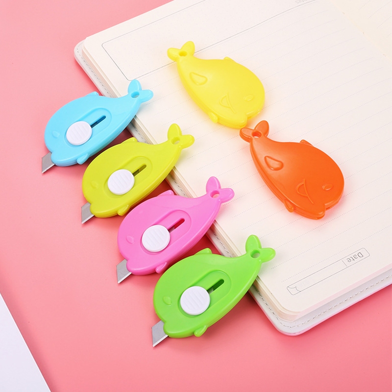 

MINI CUTTER PORTABLE / PISAU PEMOTONG KERTAS DAN PAKET UNBOXING SERBAGUNA