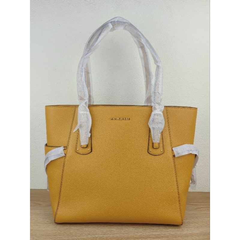 MK Voyager Tote Mari Gold
