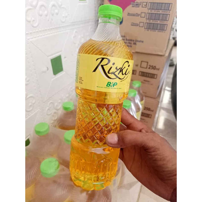 

minyak Rizky bkp 1 botol ,900 ml