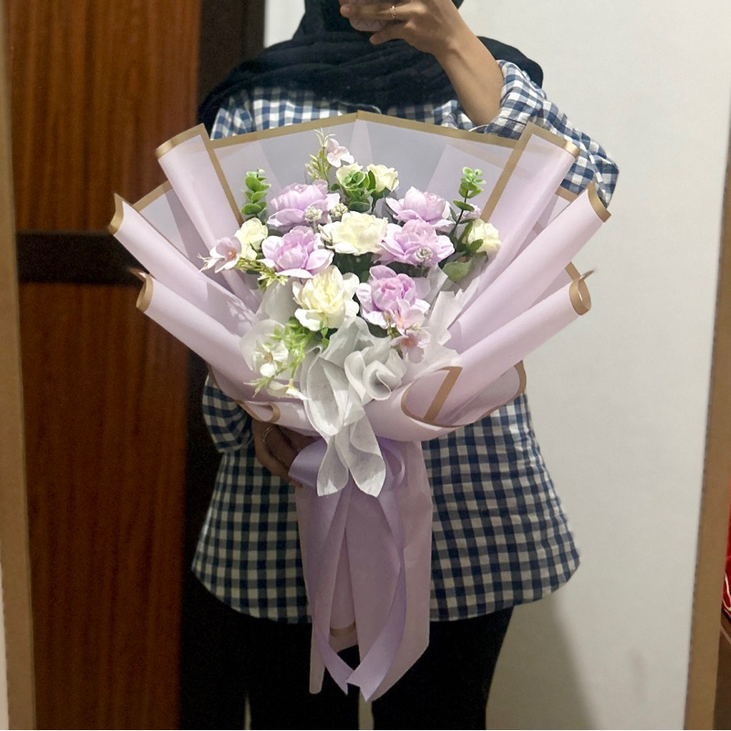 Buket bunga / buket wisuda / bunga palsu / bunga artificial / kado ulang tahun