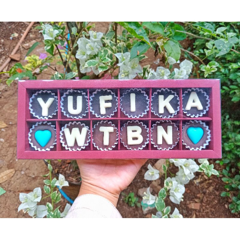 

Kado ulang tahun/anniversary/wedding Cokelat Alfabet (12 huruf)