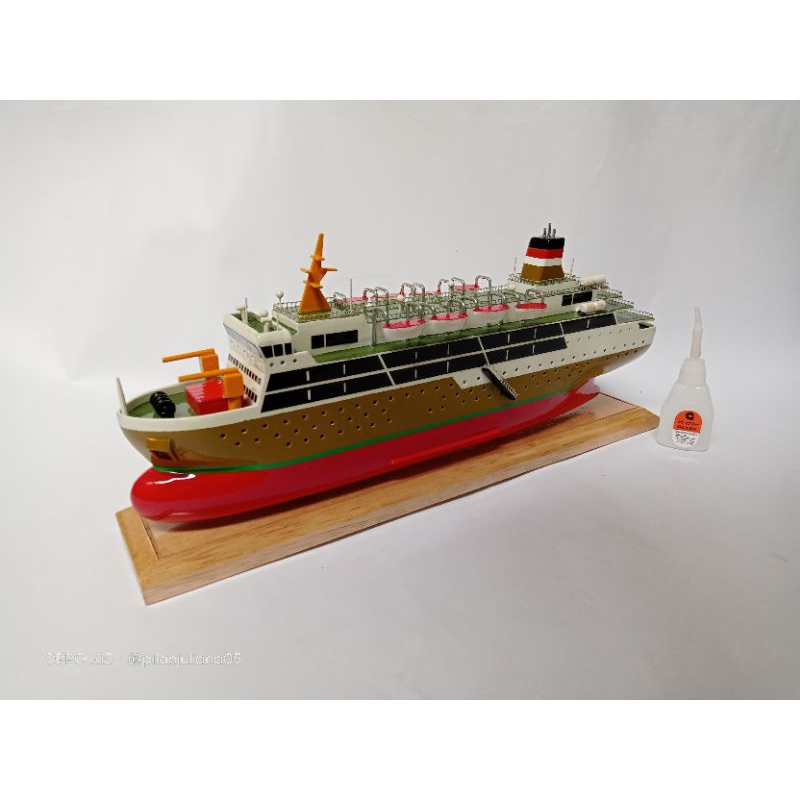 miniatur kapal Pelni 35cm