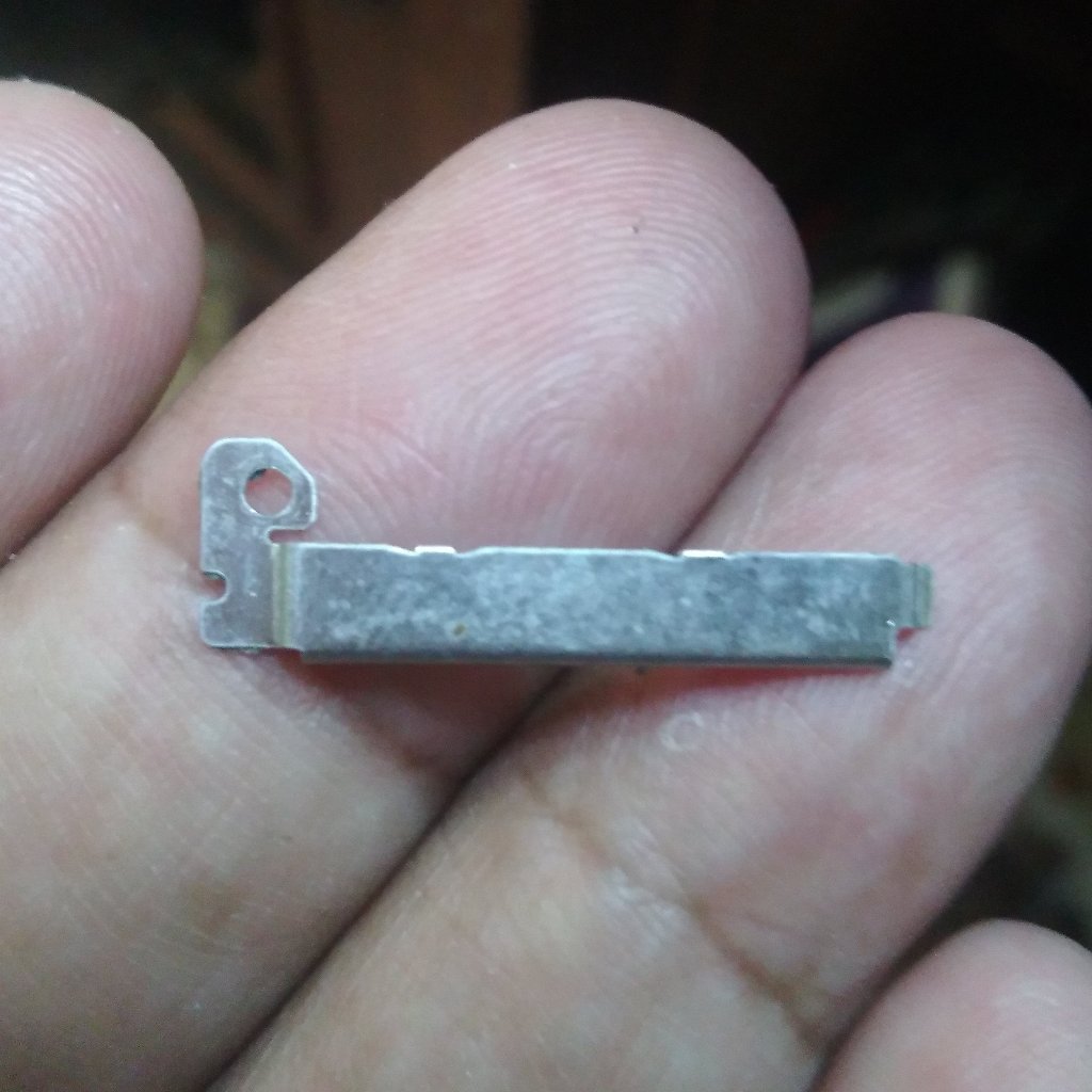 Plat Besi Penahan Soket Kamera Belakang Huawei Y6 2018 ATU L22 Plat Penahan Kamera Belakang Huawei Y