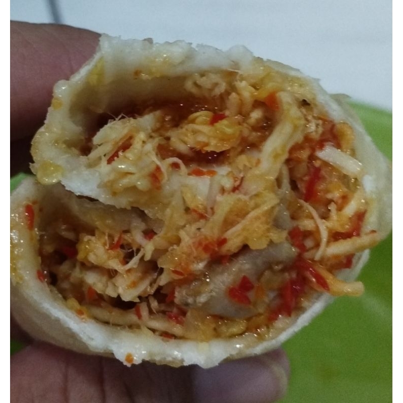 

cireng isi ayam suwir pedas