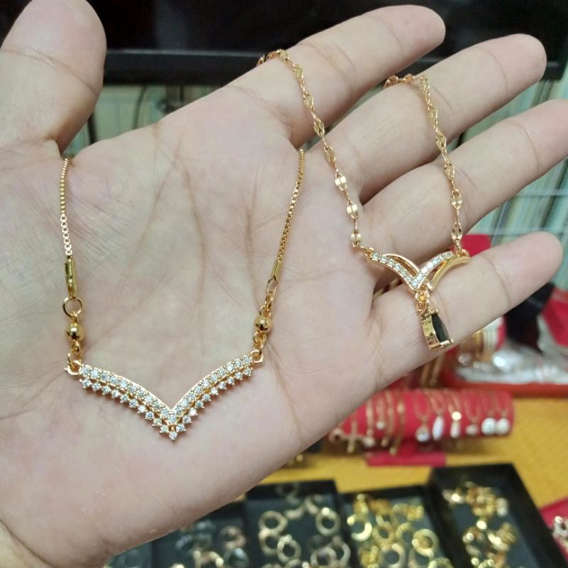 Gold Plated Kalung Wanita Fuji V-Shape Mewah Isian Berlian Permata Hitam Tetes Air