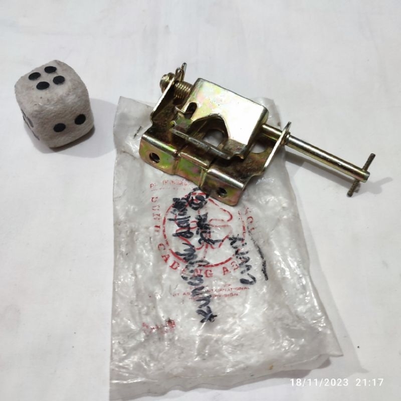 Engsel jok sadel honda astrea grand prima star original ahm nos