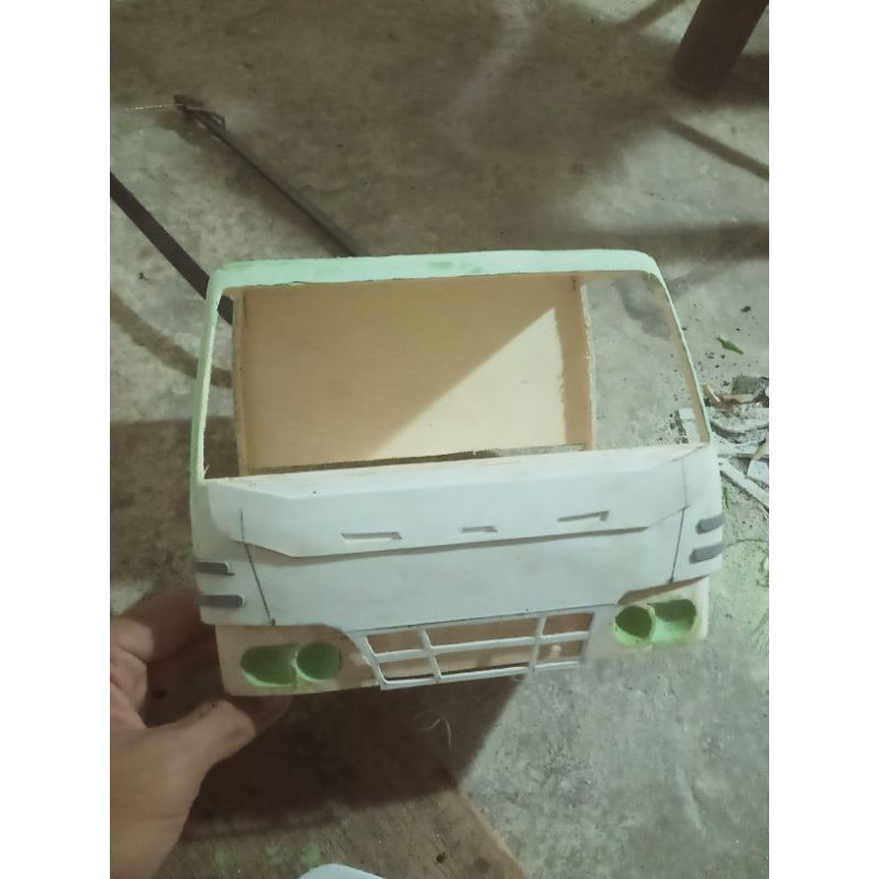 mentahan kabin miniatur truk Isuzu elf skala 14