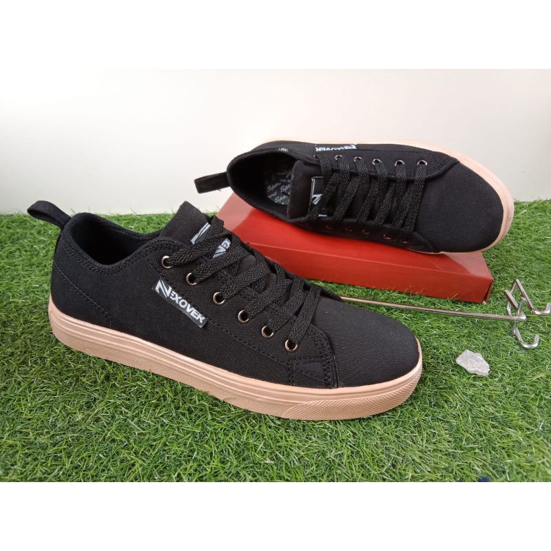 Sepatu Sneaker Pria Casual Hitam Keren Murah