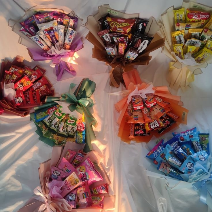 

bouquet snack tema warna/ buket Snack wisuda/ buket Snack ulang tahun