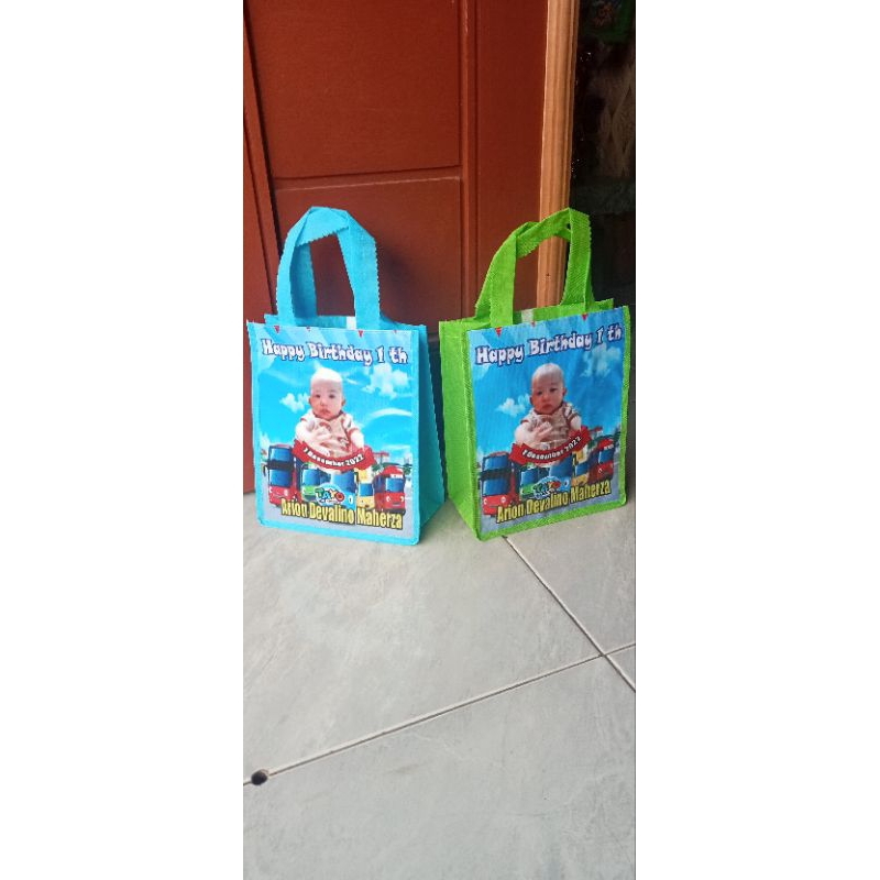 

Tas Ultah anak bingkisan costume murah 1 bungkus isi 25 pcs