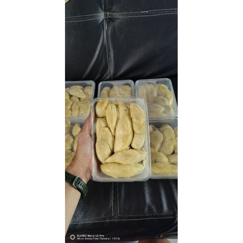 

Durian lokal manis sudah kupas, tinggal makan