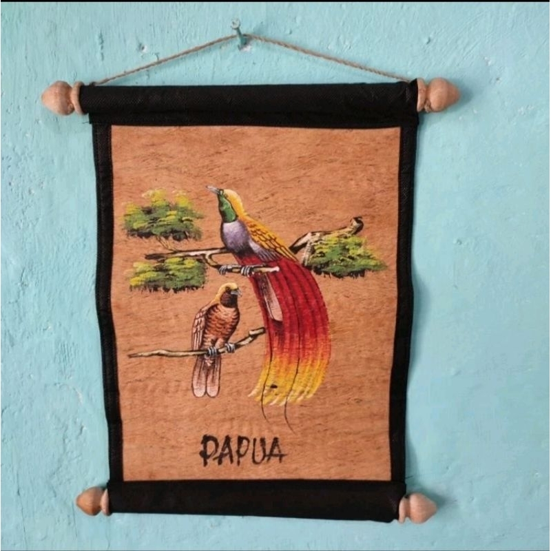 lukisan kulit kayu asli Papua burung cendrawasih