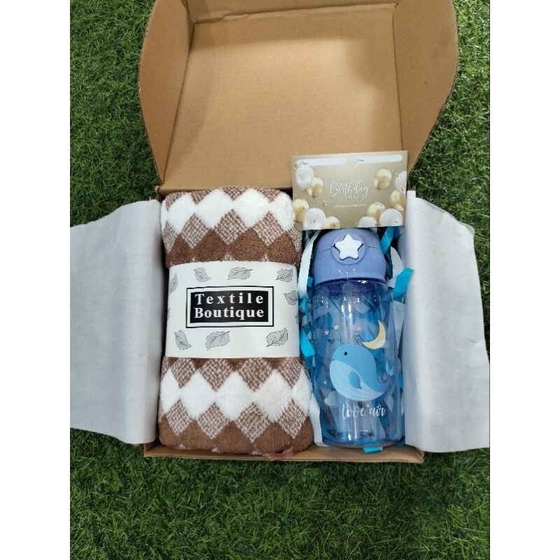 

Hampers kado hadiah pemberian set Anak cowok cewek perempuan laki-laki Handuk dan botol minum plastik boneka cantik mewah