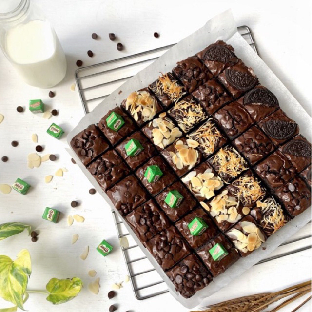 

FUDGY BROWNIES PREMIUM 20x20 (ISI 25)