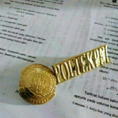 TULISAN DAN LOGO POLTEKPEL SURABAYA BRIVET POLTEKPEL SURABAYA WING POLTEKPEL SURABAYA ATRIBUT POLTEK