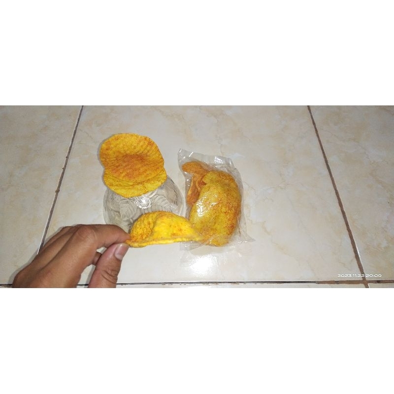 

Kerupuk Kentang / Kerupuk Monalisa / Krupuk Monalisa