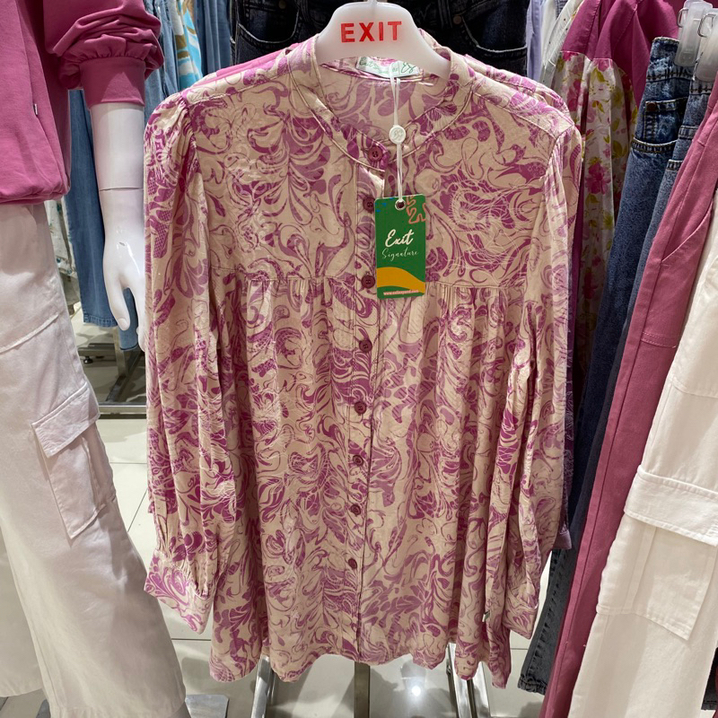 Exit signature Lilian Blouse