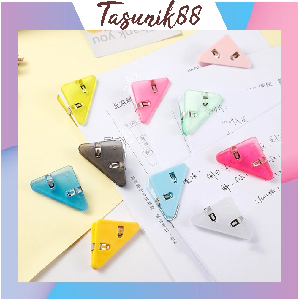 

⭐TasUnik88⭐ Klip Sudut Kertas Segitiga/Klip Sudut Kertas Segitiga Warna S115