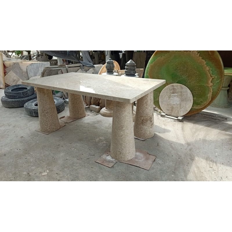 Meja Makan Marmer 4 Kaki Bulat