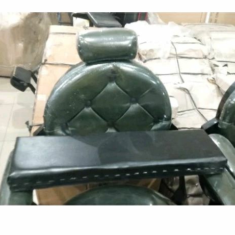 DUDUKAN KURSI ANAK-ANAK BARBERSHOP