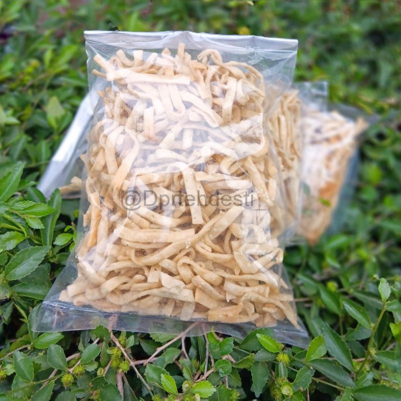 

cemilan sistik / kue bawang / pangsit bawang