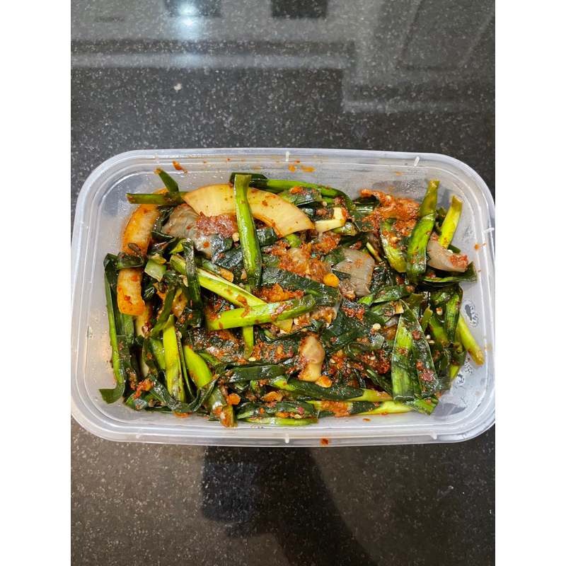 

KIMCHI DAUN KUCAI / BUCHU KIMCHI (부추 킴치)