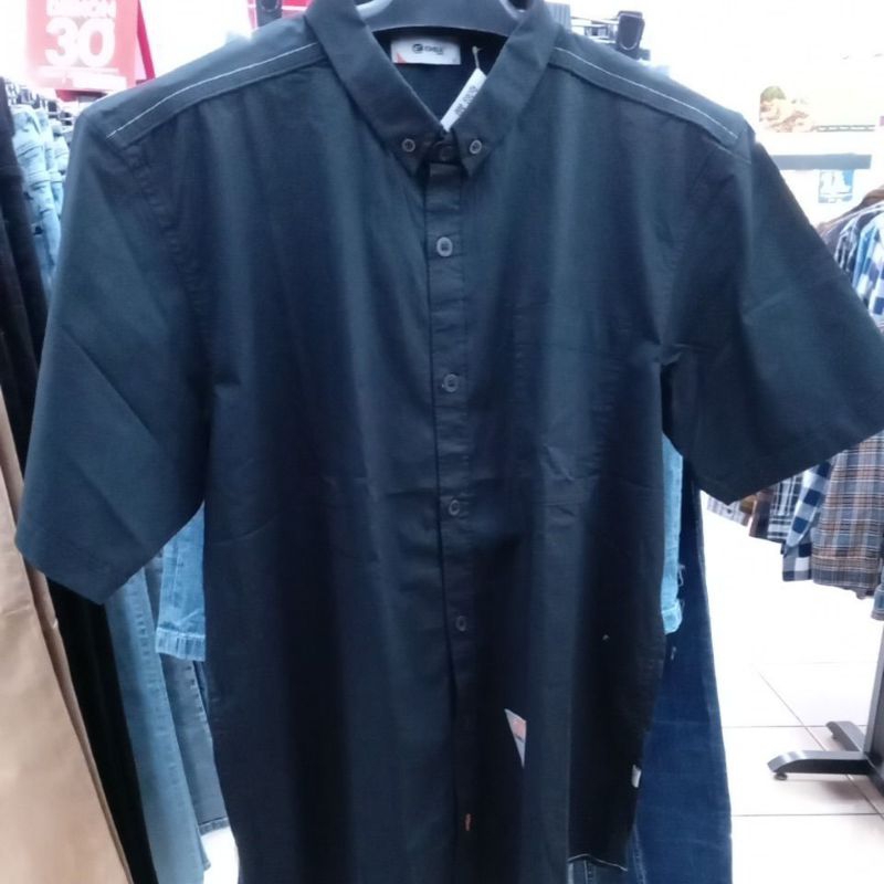 KEMEJA SLIMFIT HITAM DAN PUTIH POLOS EMBA