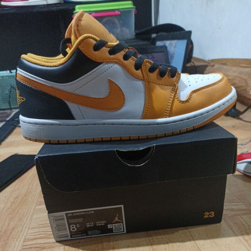 AJ1 LOW TAXI