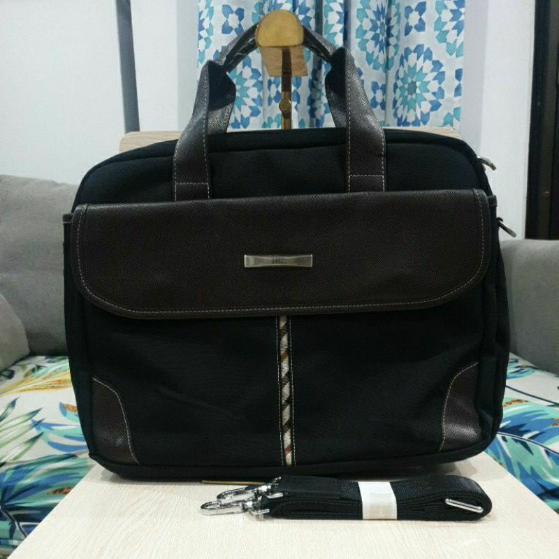 Preloved Tas Laptop Daks Like New