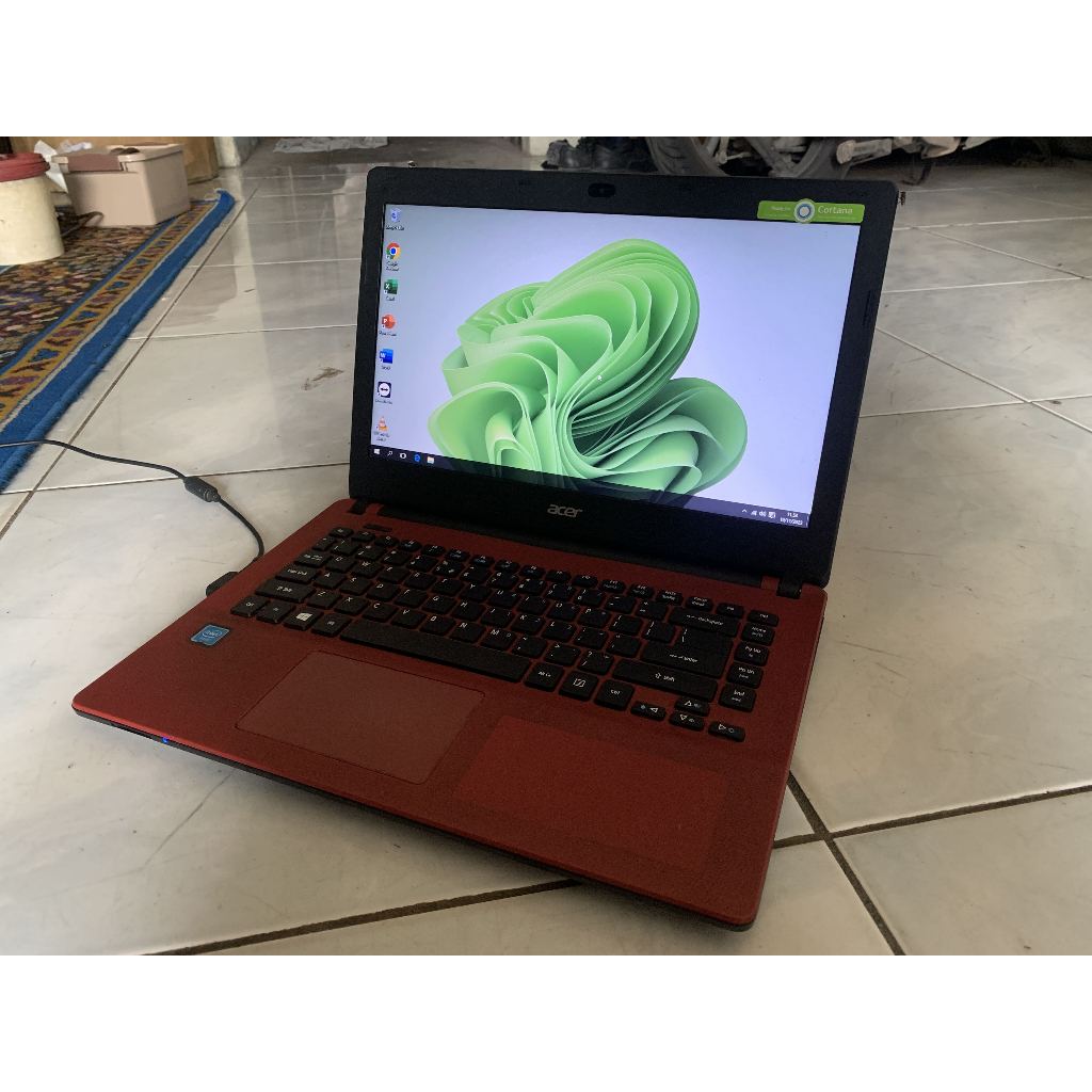 Laptop Acer ES1-431, Intel Celeron - N3050,, Ram 2/500Gb, Seri Baru, Like New, Mulus, Lengkap, RED