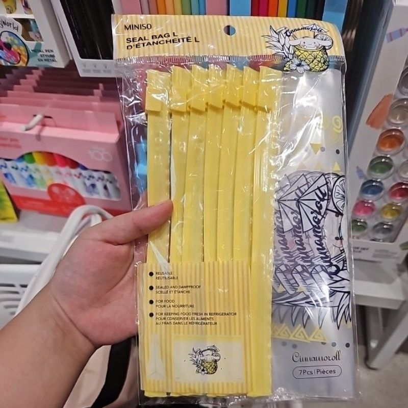 MINISO SANRIO REUSABLE SEAL BAG 7 PCS 21 X  13 CM