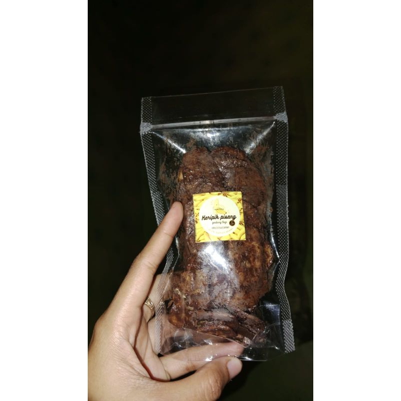 

Keripik Pisang Legi, Varian Coklat, Strowberry, Greentea Vanilla By YUNI FRITA