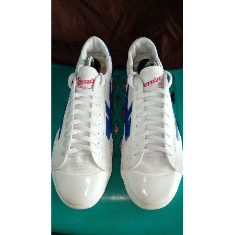 Sepatu second warrior list biru