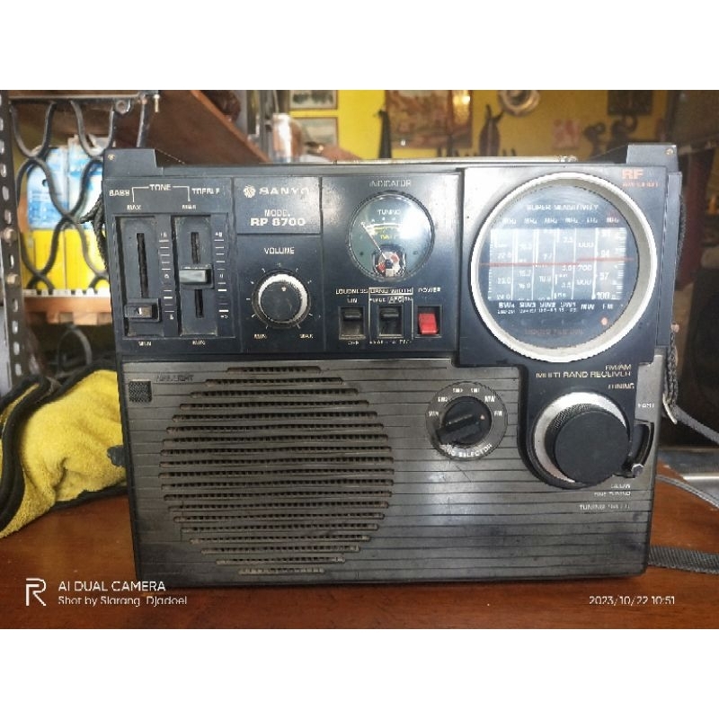 radio militer receiver Sanyo RP 8700 antik kuno