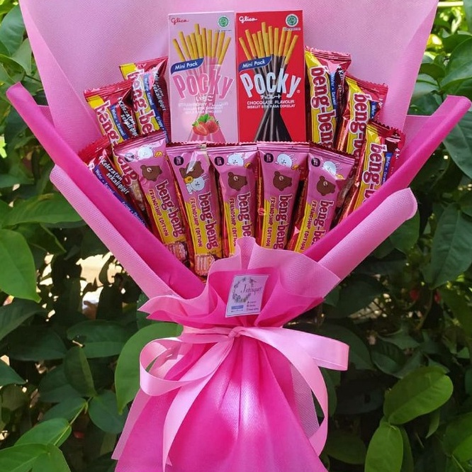 

Kode VYN996 (S) Buket Snack pink pocky /paket/bingkisan Snack Ulang Tahun/Ultah/ Wisuda/Kado/Hadiah