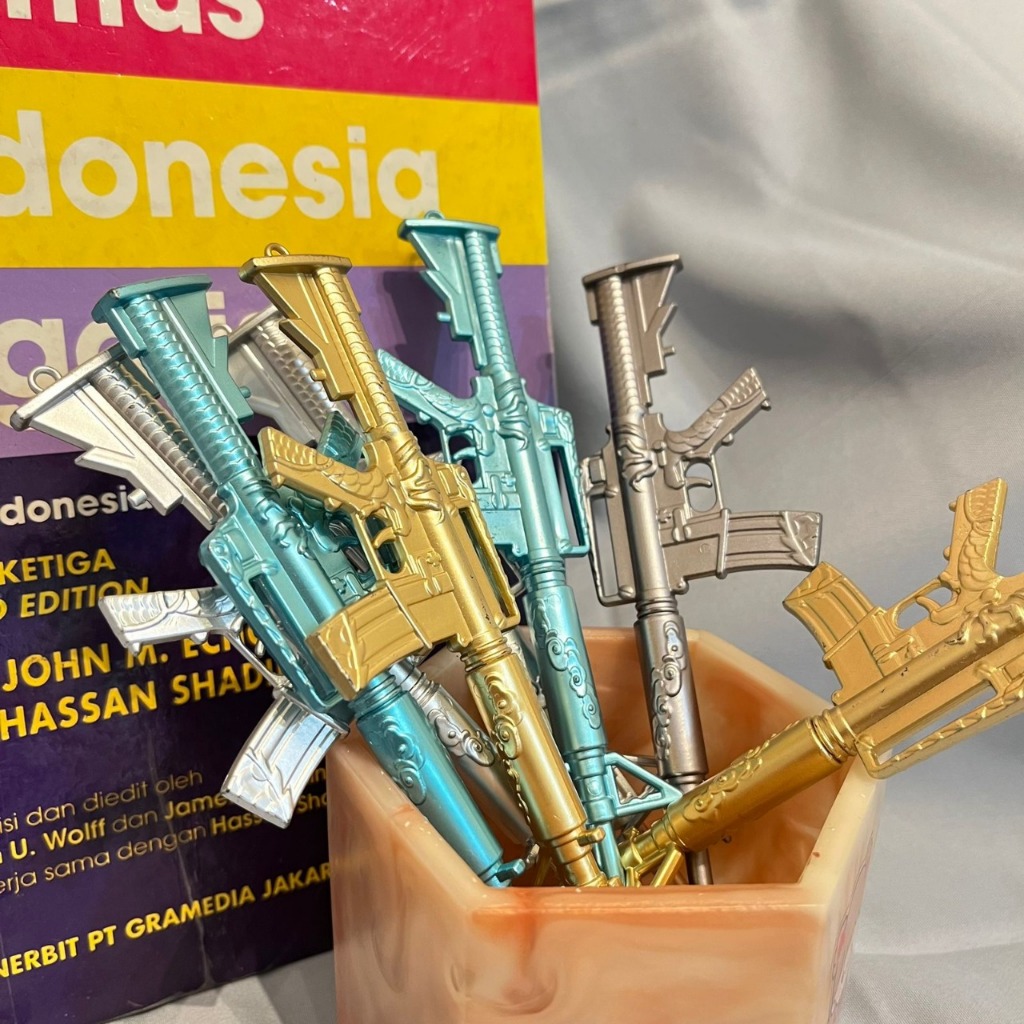 

PULPEN FULLBODY BENTUK SENJATA READY 4 WARNA TINTA HITAM TERMURAH BEST SELLER ALAT TULIS SEKOLAH DAN KANTOR BEST QUALITY BISA COD