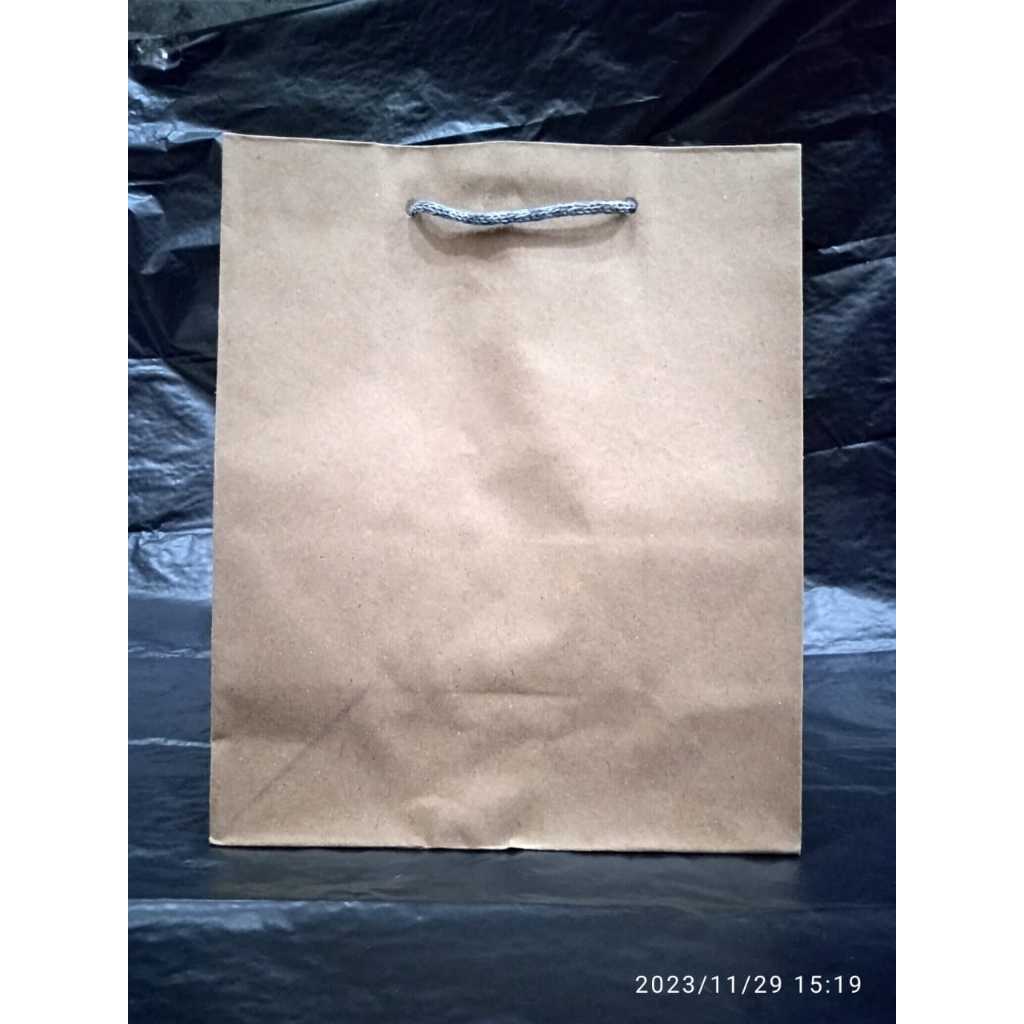 

[ Ecer ] Paper Bag Polos Ukuran 20x25x10 cm / Paper Bag / Shopping Bag / Tas Kertas Polos / Tas Sovenir