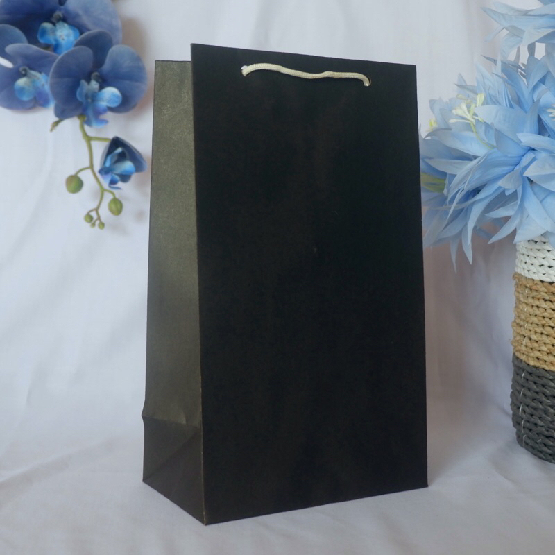 

PAPER BAG WAFER HITAM POLOS 15X8X25 - TAS SOUVENIR PERNIKAHAN, BABYBORN, ULANG TAHUN | GOODY BAG | TAS KERTAS | TAS OLSHOP