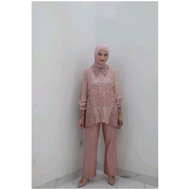 

Celana Sarah The Label Original