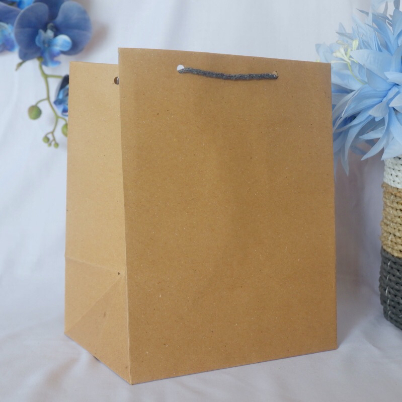 

PAPER BAG UKURAN 18x13x22 COKLAT POLOS - TAS SOUVENIR PERNIKAHAN, BABYBORN, ULANG TAHUN | GOODY BAG | TAS KERTAS | TAS OLSHOP