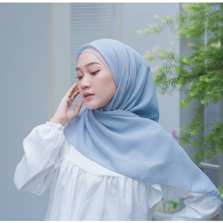 BELLA SQUARE SKY BLUE /SKY BLUE Hijab Segiempat Polos Bella Square SKY BLUE Premium Pollycotton Bell