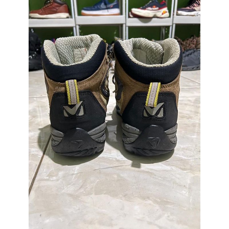 sepatu outdoor second millet